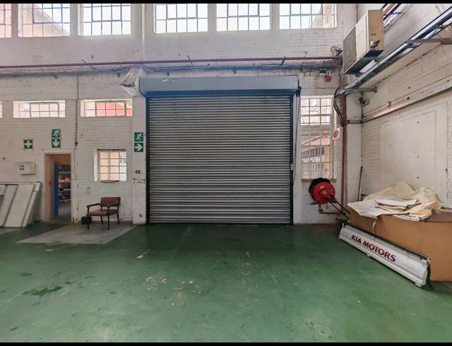 3,045M² WAREHOUSE FOR SALE IN ROBERTSHAM